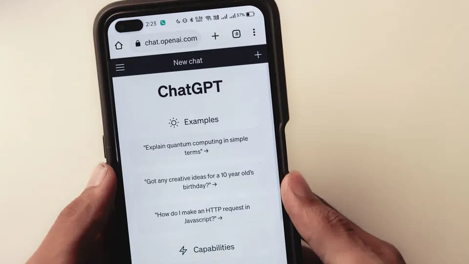 Chatbot razgovor na zaslonu mobitela